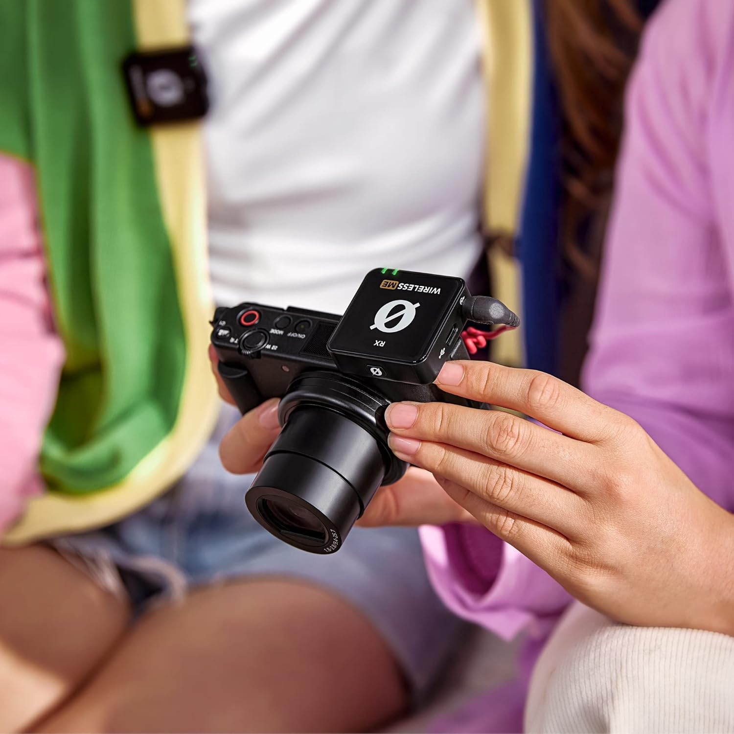 Rode Wireless Me Single  Ultra-Compact Wireless Microphone System with Built-in Microphones, Gain Assist Technology and 100 M Range for Filmmaking, Interviews and Content Creation